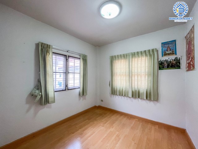 *****บ้านแฝดมือสองย่านนนทบุรี ม.บุรีรมย์ วงแหวนฯ-ปิ่นเกล้า (ซ.วัดพระเงิน) เนื้อที่ 37.1 ตร.ว. ฟังก์ชัน 3 ห้องนอน 2 ห้องน้ำ 1 ที่จอดรถ แถมฟรี! 2 เครื่องปรับอากาศ, 2 เครื่องทำน้ำอุ่น บนทำเลดี ใกล้เซ็นทรัลเวสต์เกต รถไฟฟ้าสายสีม่วง "สถานีตลาดบางใหญ่" และทางด่วน "ศรีรัช"